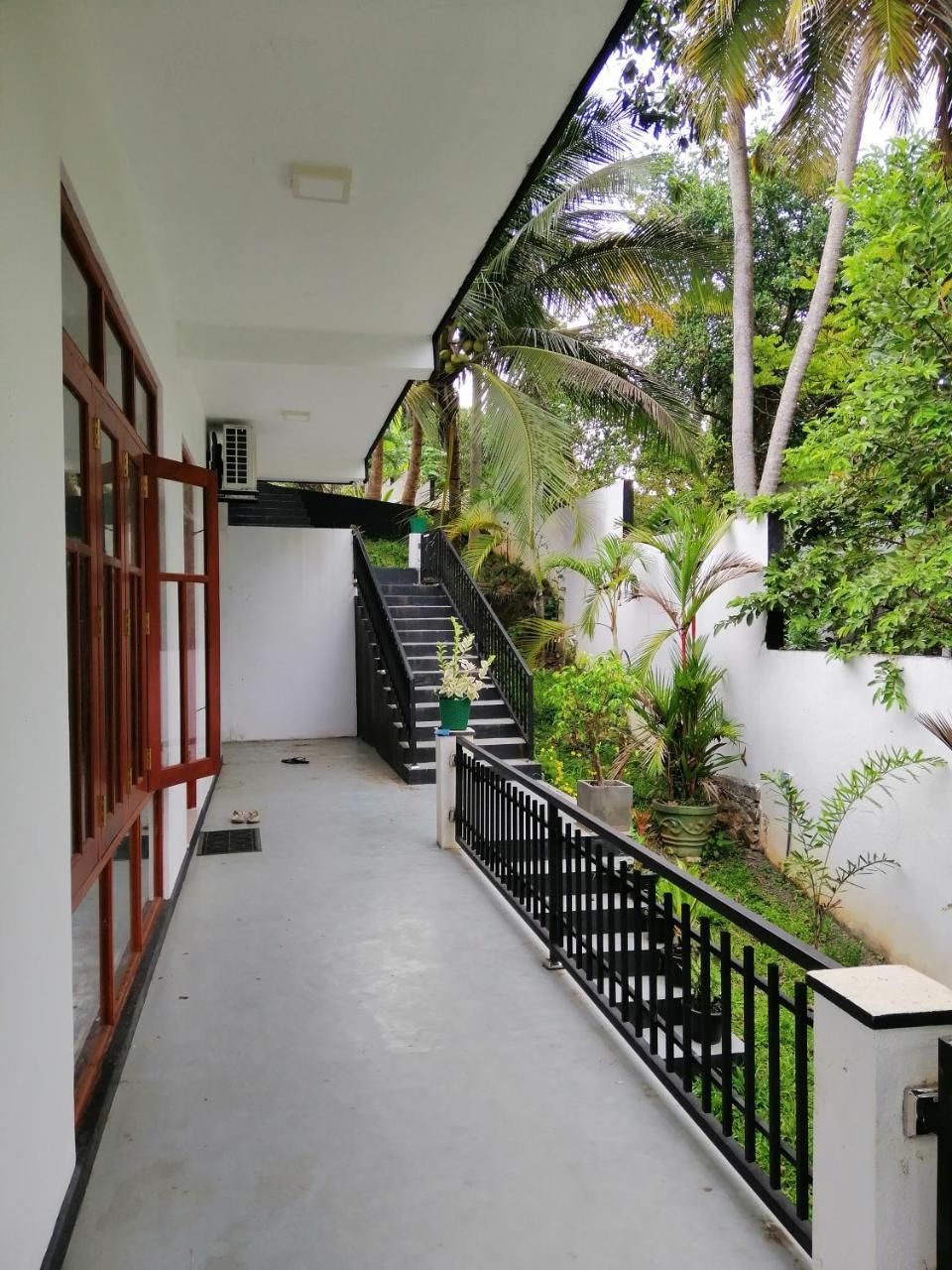 Hikka Lagoon Hikkaduwa Exterior photo